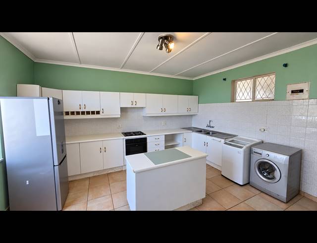 2.5 BEDROOM APARTMENT FOR SALE IN GLENWOOD